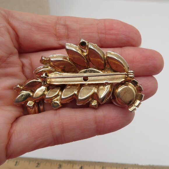 Vintage White Milk Glass with Aurora Borealis Accent Gold Tone Brooch - Picture 7 of 8